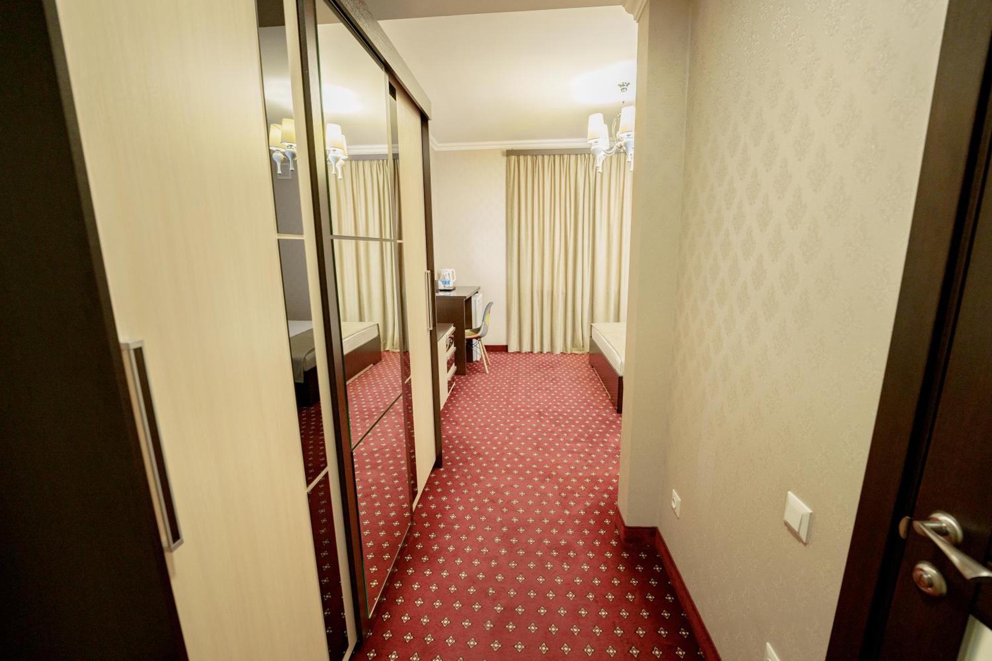 Welcome Inn Hotel Yerevan Exterior photo